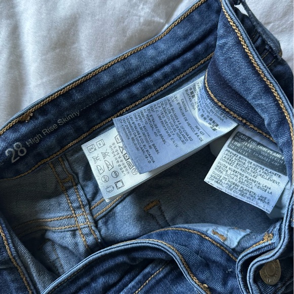Levi’s High Rise Skinny Jeans Dark Wash - Picture 3 of 3